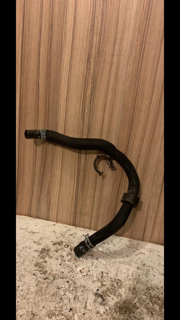 патрубок (трубопровод, шланг) Chevrolet Equinox 3 поколение 2018, 1.5 л., бензин, АКПП - фото №1