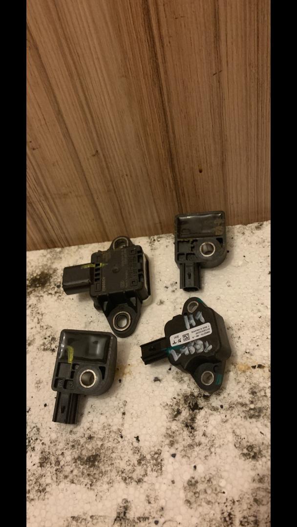 датчик удара Tesla Model S 1 поколение 2014, электро, лифтбэк - фото №1