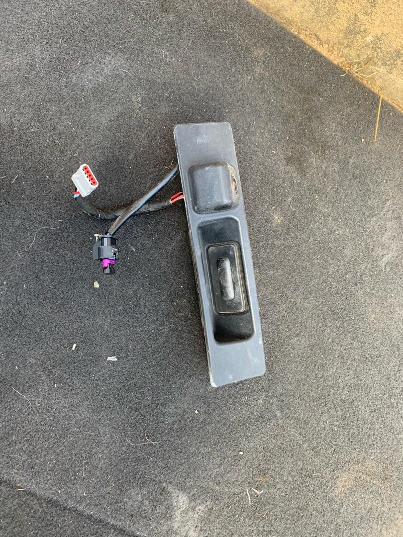 камера заднего вида Chevrolet Equinox 3 поколение 2018, 1.5 л., бензин, АКПП, серебристый, внедорожник 5 дв. - фото №1