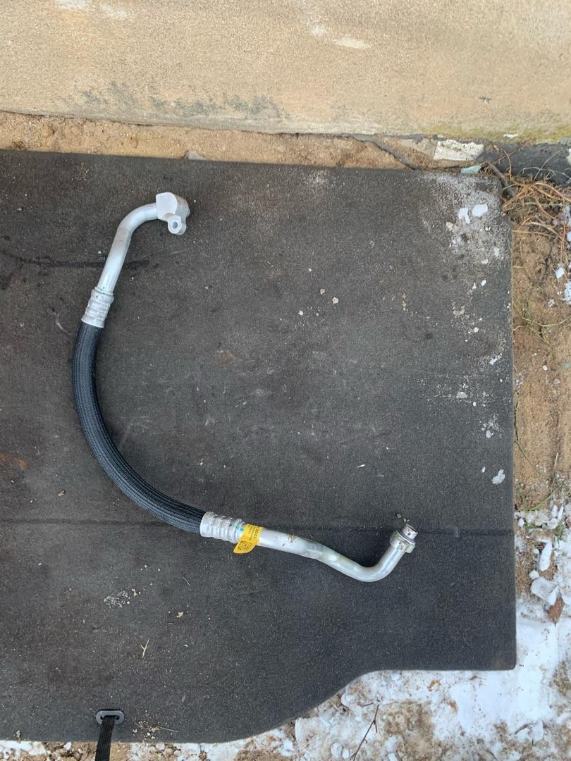 трубка кондиционера Buick Encore GX 1 поколение 2020, 1.2 л., бензин, АКПП, серый, 60002045 - фото №1