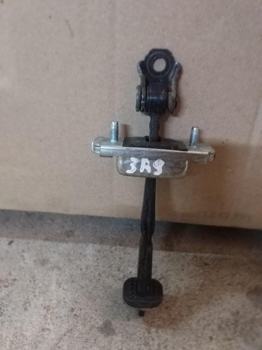 ограничитель открывания двери Buick Encore 1 поколение 2015, 1.4 л., LFF, бензин, АКПП, внедорожник 5 дв. - фото №1