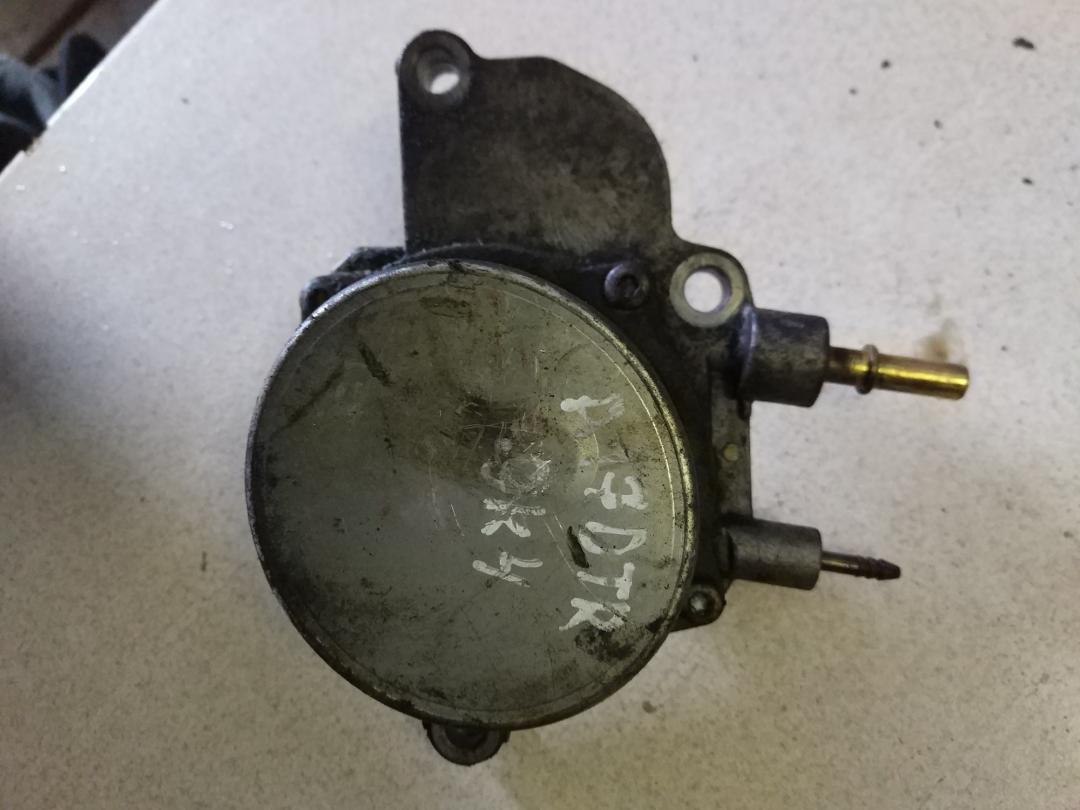 насос вакуумный Opel Meriva 2 поколение (B) 2011, 1.7 л., A 17 DT, дизель, минивэн - фото №1