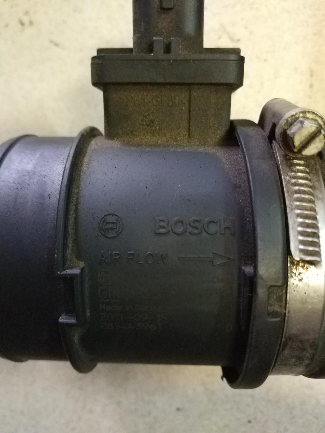 расходомер воздуха Opel Mokka 1 поколение 2012, 1.7 л., A 17 DTS, дизель, внедорожник 5 дв. - фото №1