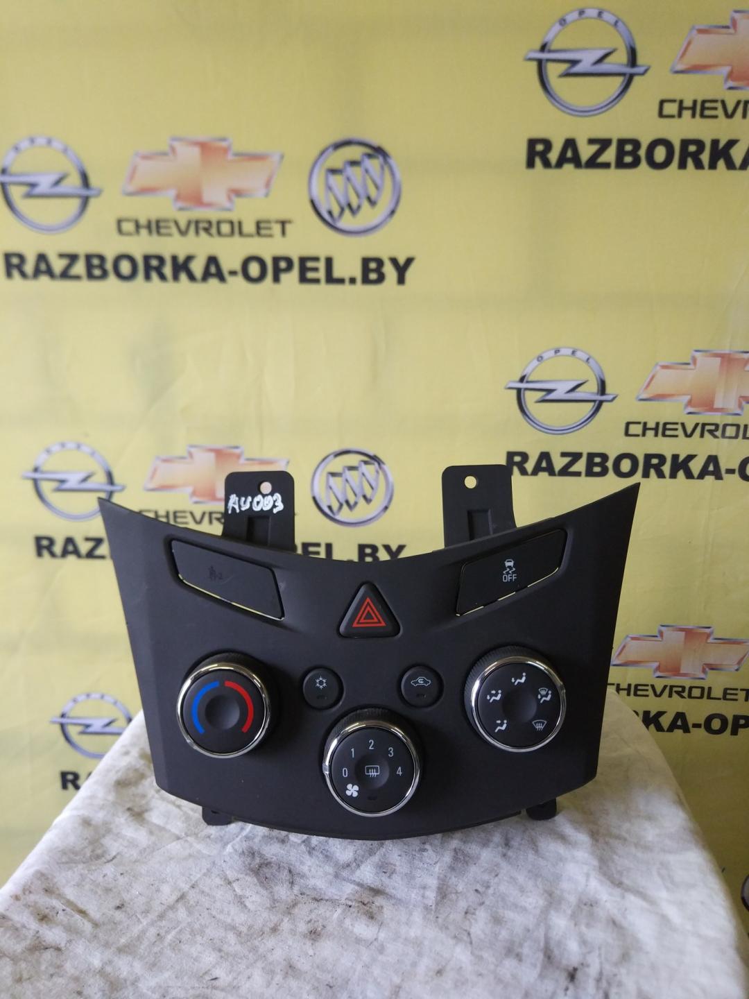 блок управления печки / климат-контроля Chevrolet Tracker 3 поколение 2016, 1.8 л., F18D4, бензин, АКПП, внедорожник 5 дв. - фото №1