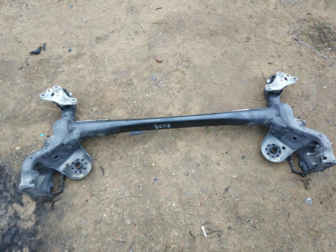 балка подвески задняя Chevrolet Cruze 2 поколение 2017, 1.4 л., бензин, АКПП, седан - фото №1