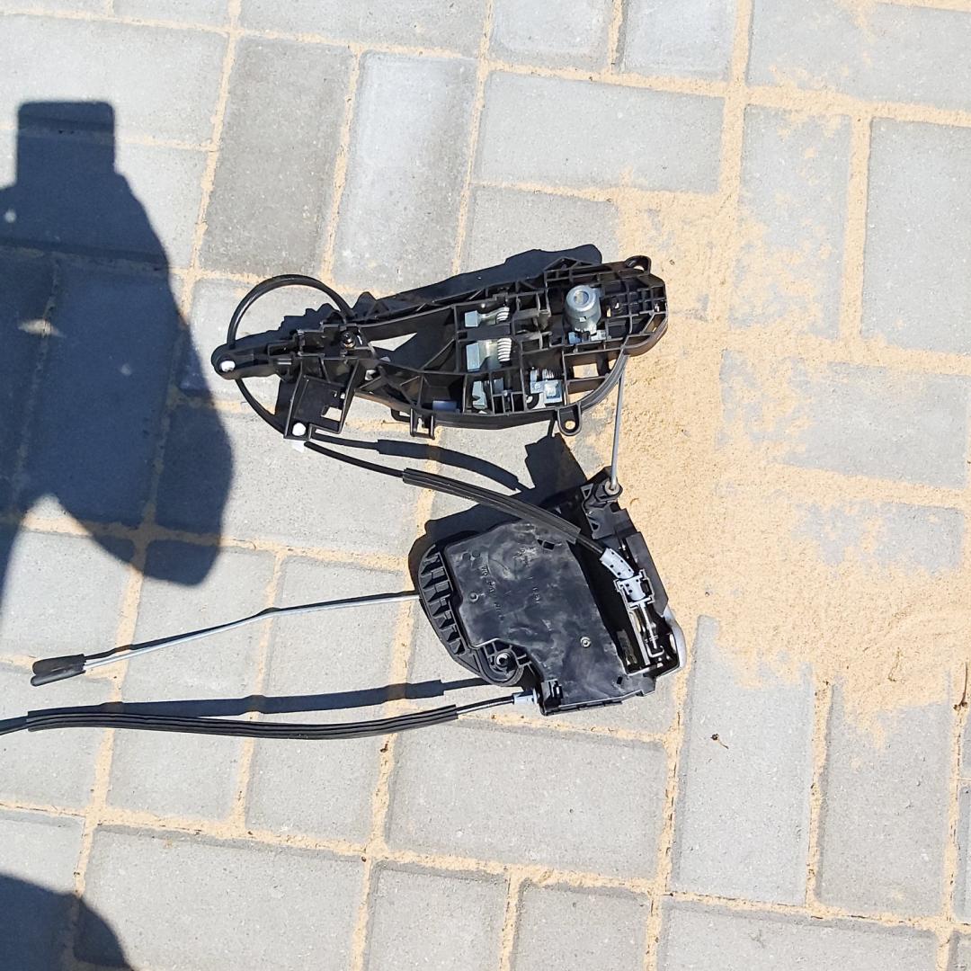 замок двери передней левой Chevrolet Cruze 2 поколение 2017, 1.4 л., бензин, АКПП, седан - фото №1