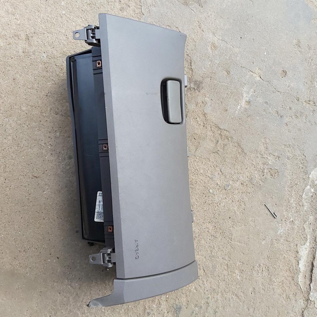 бардачок Chevrolet Malibu 9 поколение 2017, 1.5 л., LFV, бензин, АКПП, седан - фото №1