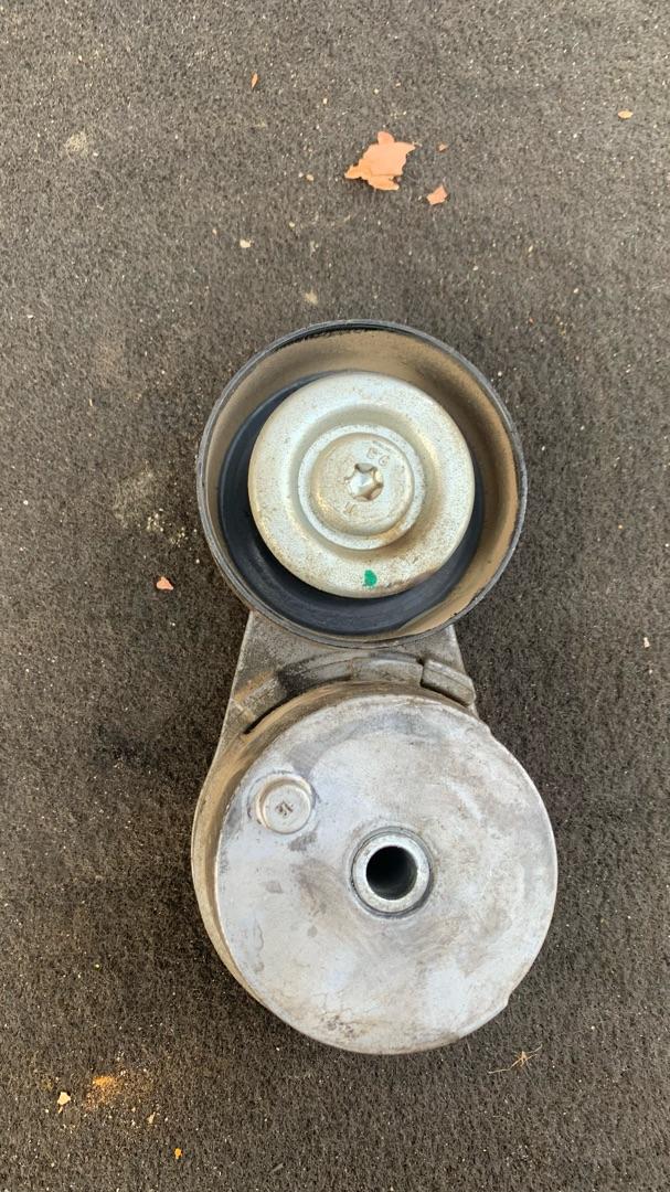 натяжитель Chevrolet Equinox 3 поколение 2019, 2.0 л., бензин, АКПП, внедорожник 5 дв., 12627119 - фото №1