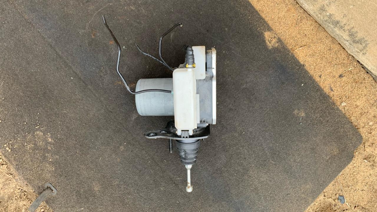 блок ABS Buick Encore GX 1 поколение 2020, 1.2 л., бензин, АКПП, серый, 60005988 - фото №1