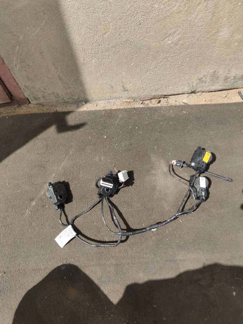 моторчик печки Buick Encore GX 1 поколение 2022, 1.3 л., бензин, АКПП, черный, внедорожник 5 дв., 42677687, 42677759 - фото №1