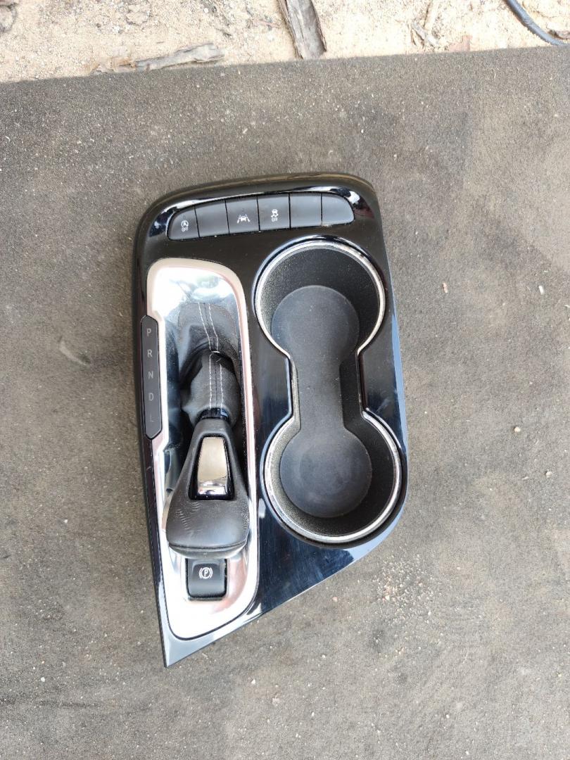 кулиса Buick Encore GX 1 поколение 2021, 1.2 л., бензин, АКПП, темно бордовый, внедорожник 5 дв., 42733359 - фото №1