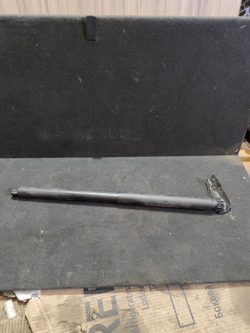 амортизатор крышки багажника (3-5 двери) Chevrolet Traverse 2 поколение 2019, 3.6 л., бензин, АКПП, внедорожник 5 дв. - фото №1