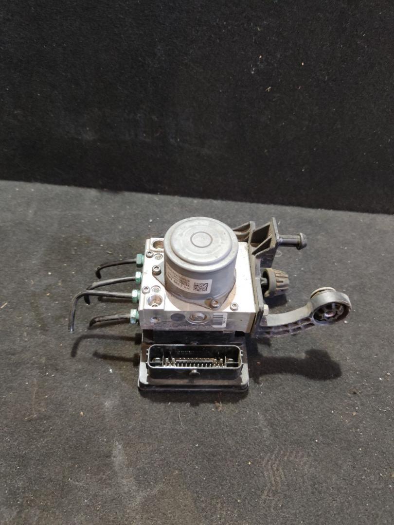 блок ABS Chevrolet Traverse 2 поколение 2019, 3.6 л., бензин, АКПП, внедорожник 5 дв., 84502698 - фото №1