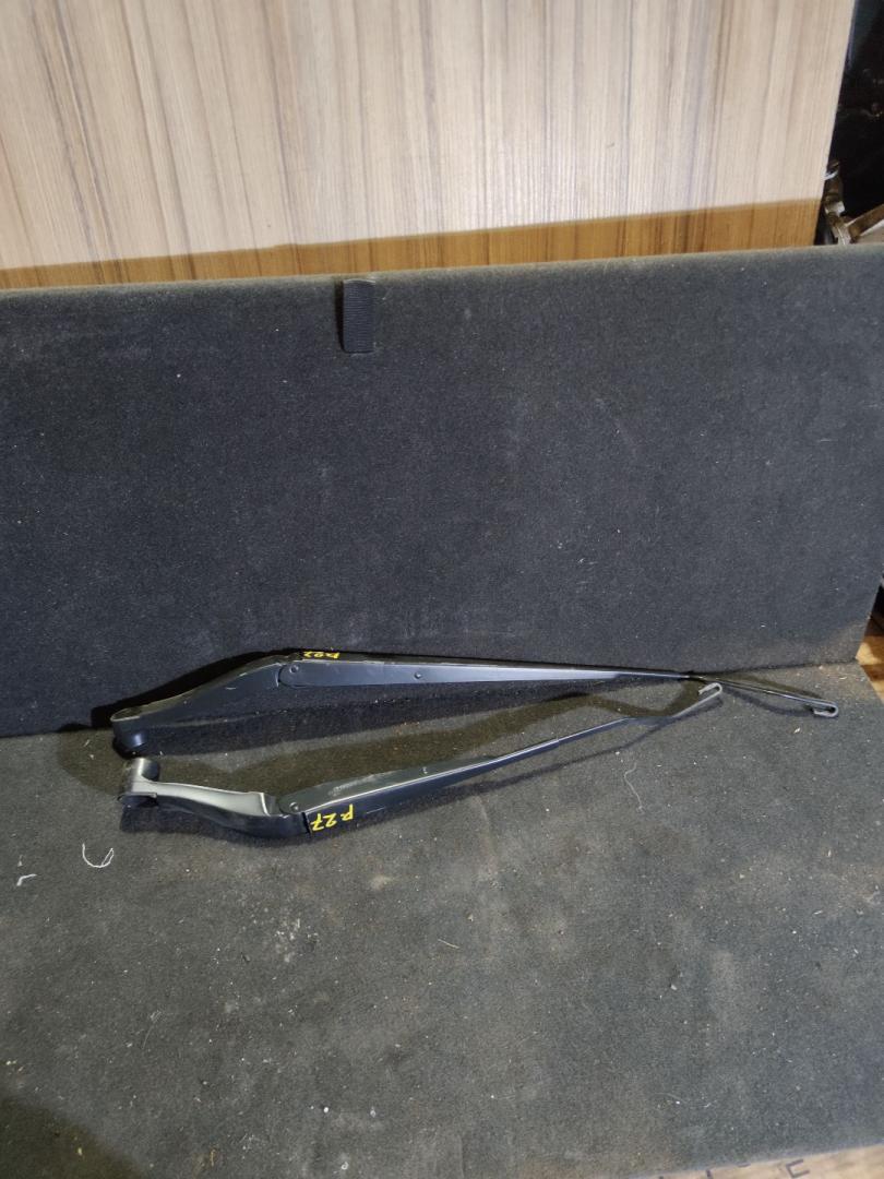 щеткодержатель (поводок стеклоочистителя, дворник) Chevrolet Traverse 2 поколение 2019, 3.6 л., бензин, АКПП, внедорожник 5 дв. - фото №1