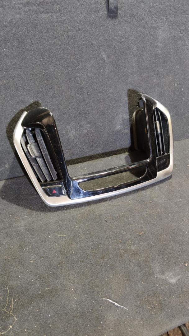 панель передняя салона (торпедо) Chevrolet Traverse 2 поколение 2019, 3.6 л., бензин, АКПП, внедорожник 5 дв. - фото №1