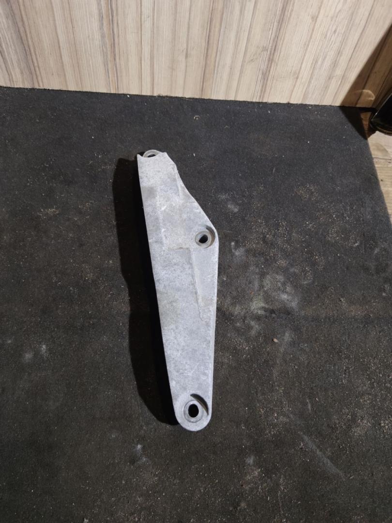 кронштейн двигателя Chevrolet Traverse 2 поколение 2019, 3.6 л., бензин, АКПП, внедорожник 5 дв. - фото №1