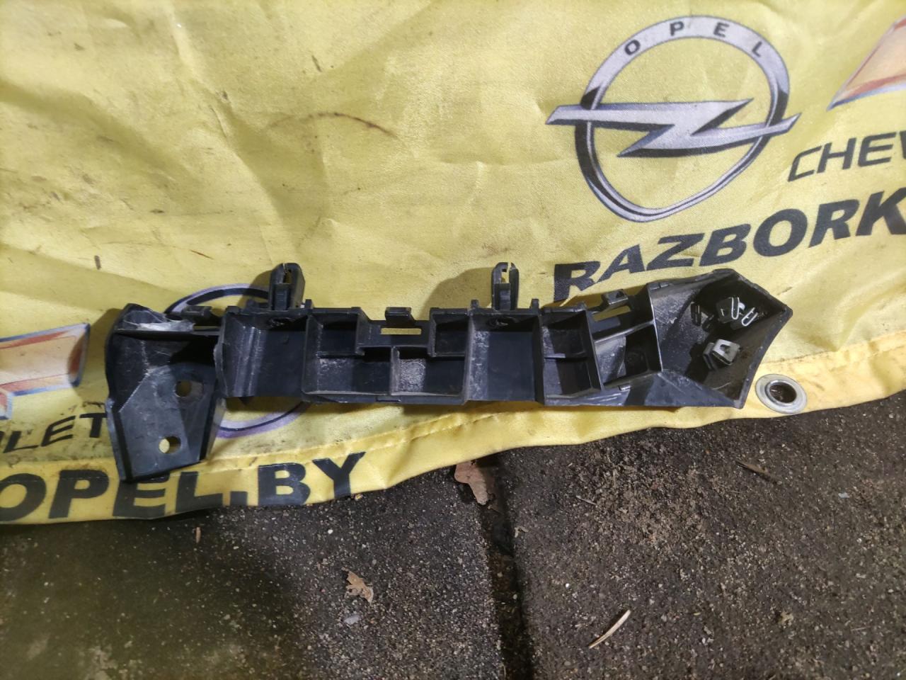 Крепление бампера переднего Chevrolet Traverse 2 поколение 2019, 3.6 л., бензин, АКПП, бежевый, полный привод, 84366056 - фото №1