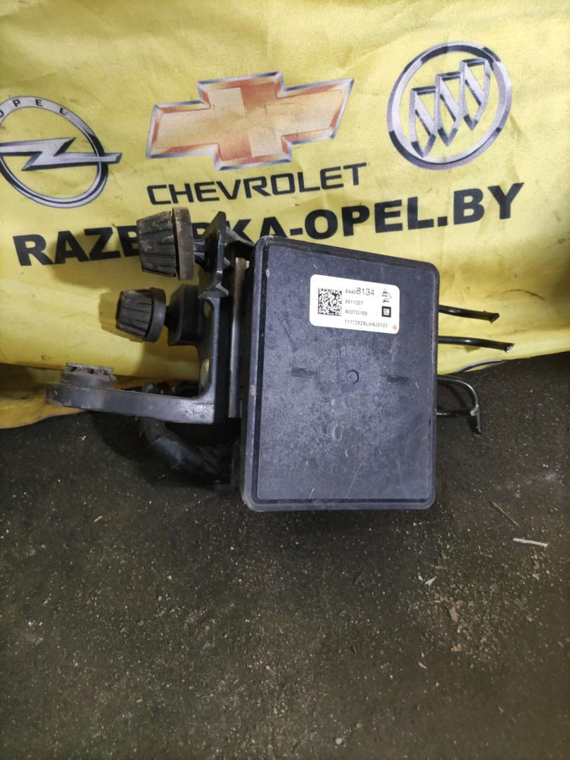 блок ABS Chevrolet Traverse 2 поколение 2019, 3.6 л., бензин, АКПП, бежевый, полный привод, 84408134, 84408136 - фото №1