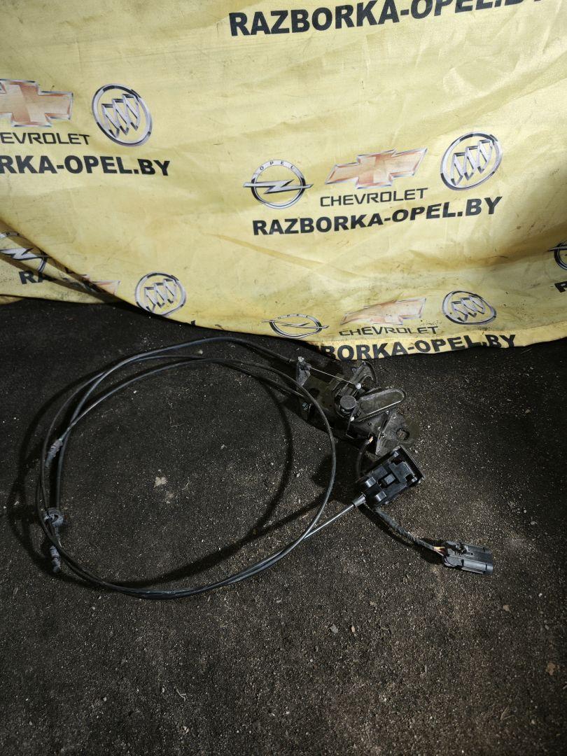 замок капота Chevrolet Traverse 2 поколение 2019, 3.6 л., бензин, АКПП, бежевый, полный привод, 84160735 - фото №1