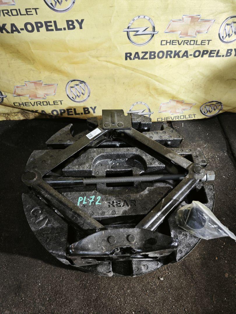 ящик под инструменты / набор инструментов Chevrolet Traverse 2 поколение 2019, 3.6 л., бензин, АКПП, бежевый, полный привод, 13591684 - фото №1