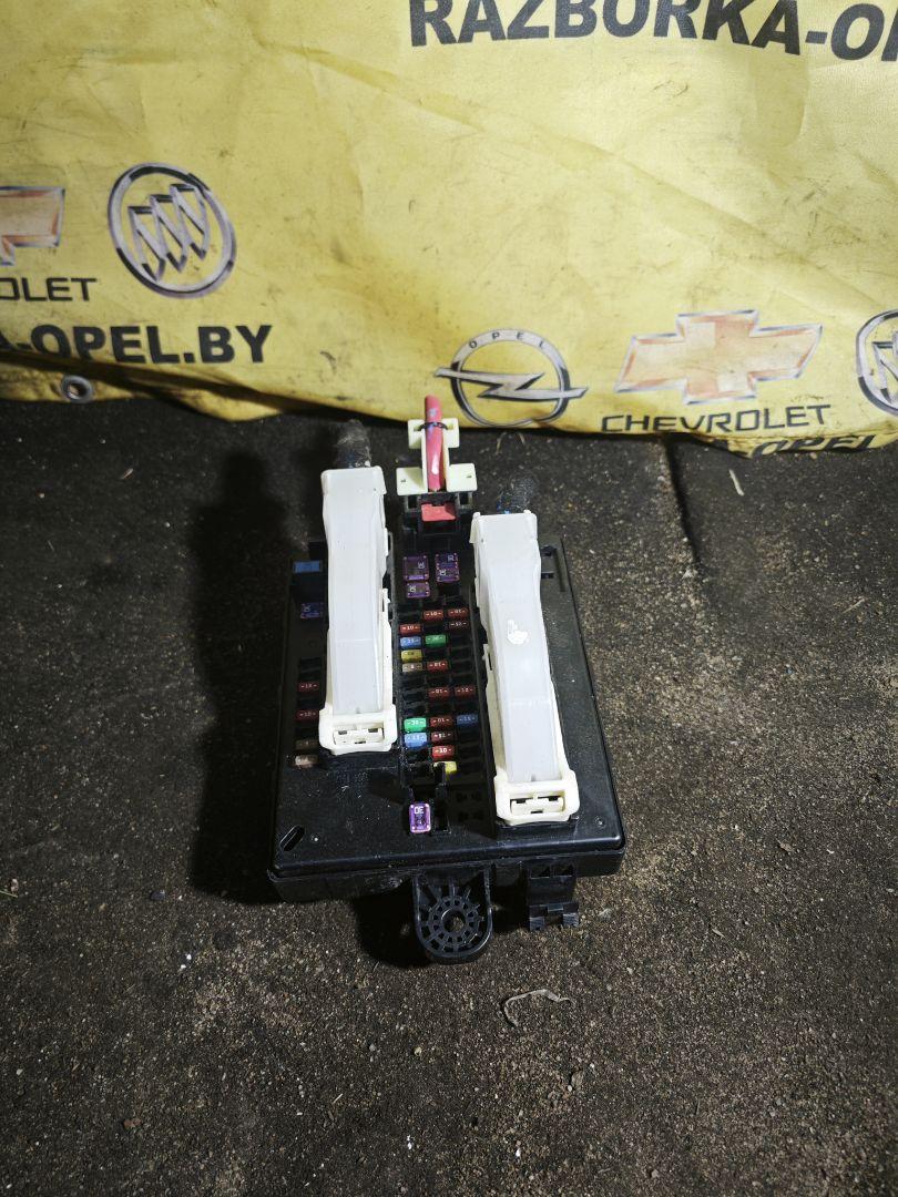 блок предохранителей Chevrolet Traverse 2 поколение 2019, 3.6 л., бензин, АКПП, бежевый, полный привод, 84281614 - фото №1