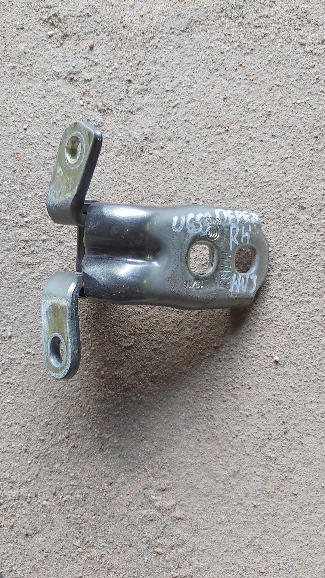 петля двери Buick Regal 6 поколение 2018, 2.0 л., бензин, АКПП, лифтбэк - фото №1