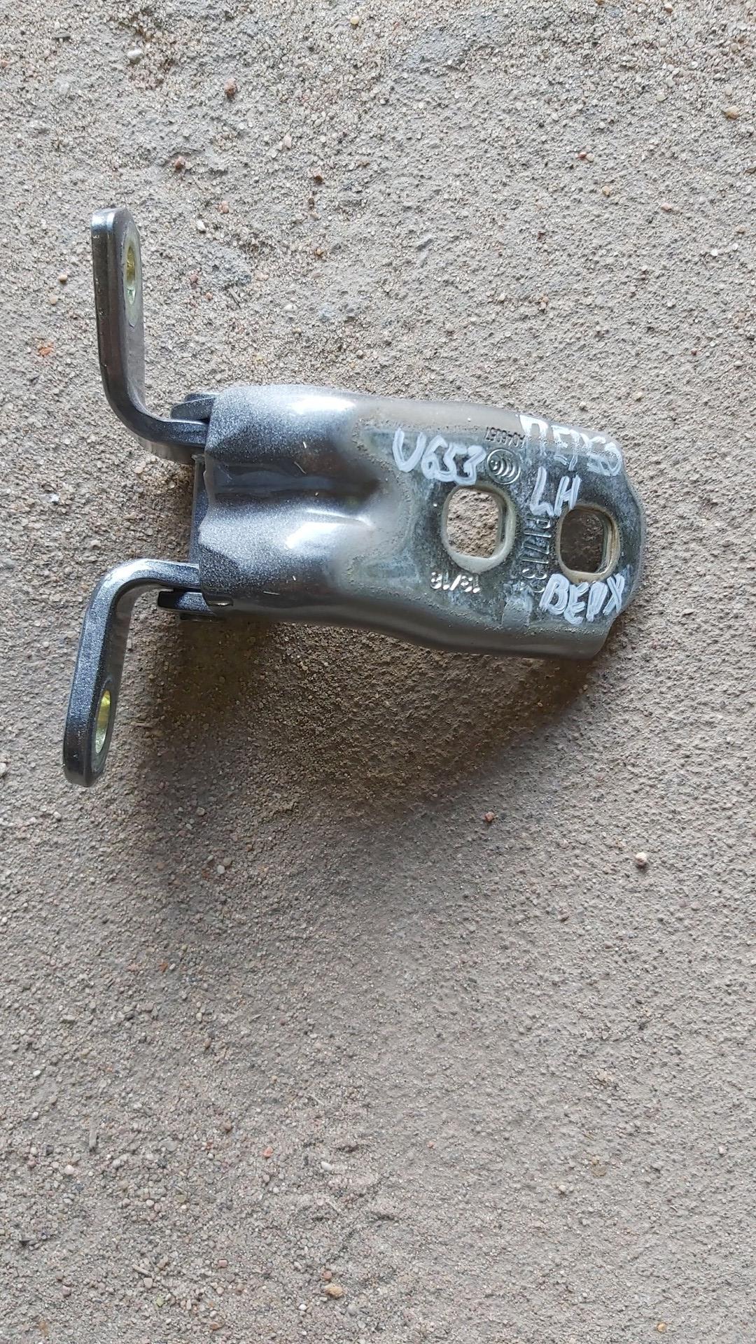 петля двери Buick Regal 6 поколение 2018, 2.0 л., бензин, АКПП, лифтбэк - фото №1