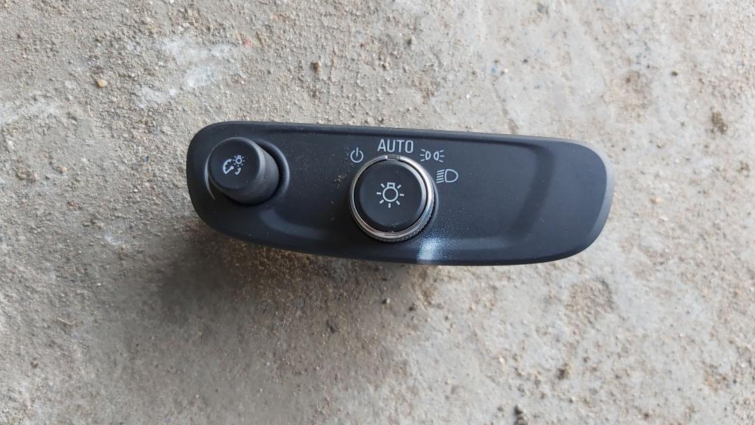 блок управления светом Buick Regal 6 поколение 2018, 2.0 л., бензин, АКПП, лифтбэк, 84192536 - фото №1