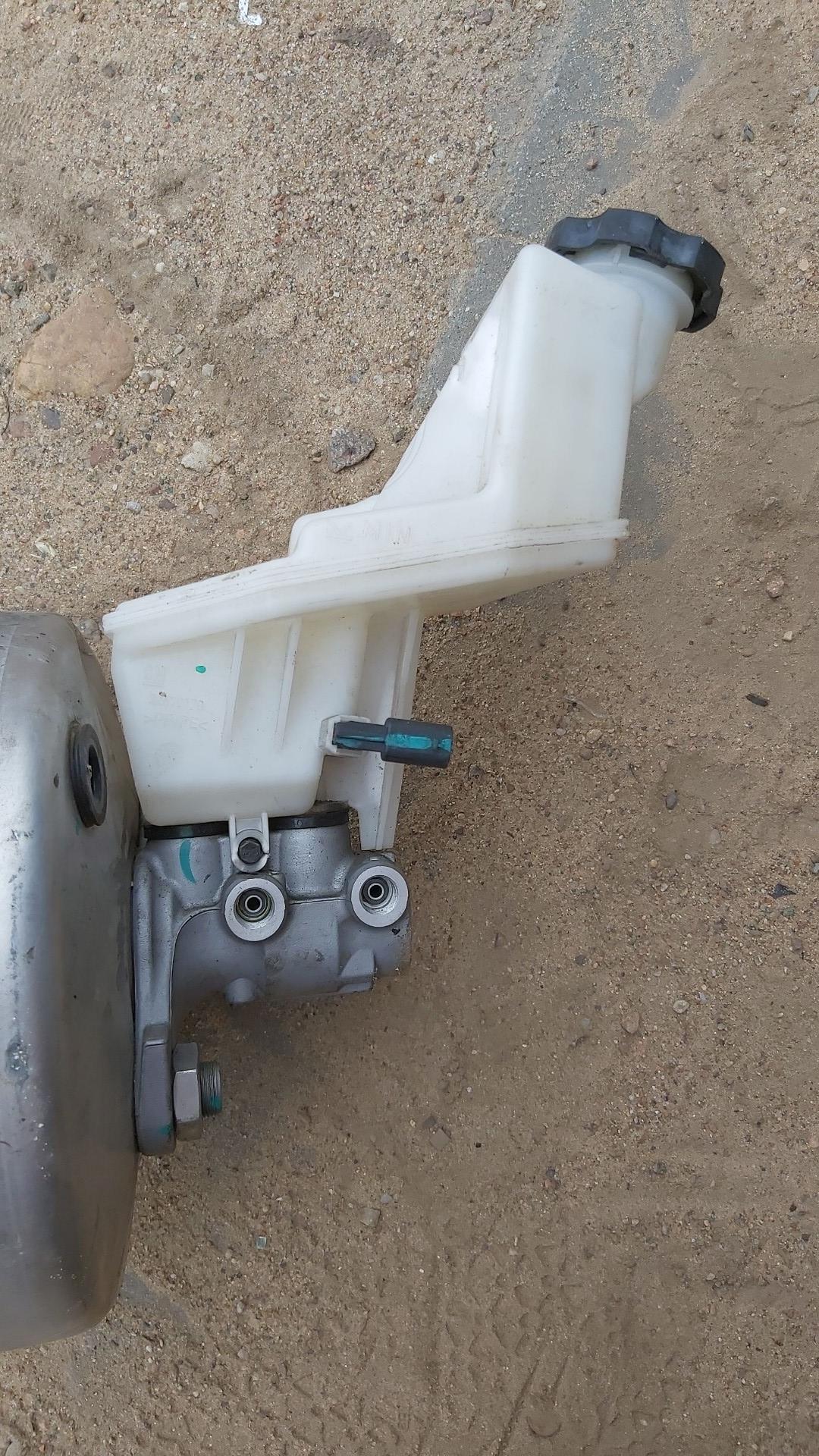 цилиндр тормозной главный Chevrolet Equinox 3 поколение 2019, 1.5 л., бензин, белый, внедорожник 5 дв. - фото №1