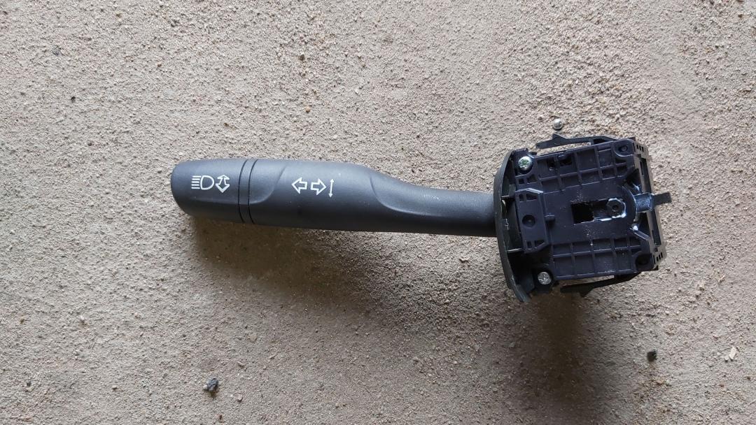 переключатель поворотов Buick Regal 6 поколение 2018, 2.0 л., бензин, лифтбэк, 39043505 - фото №1