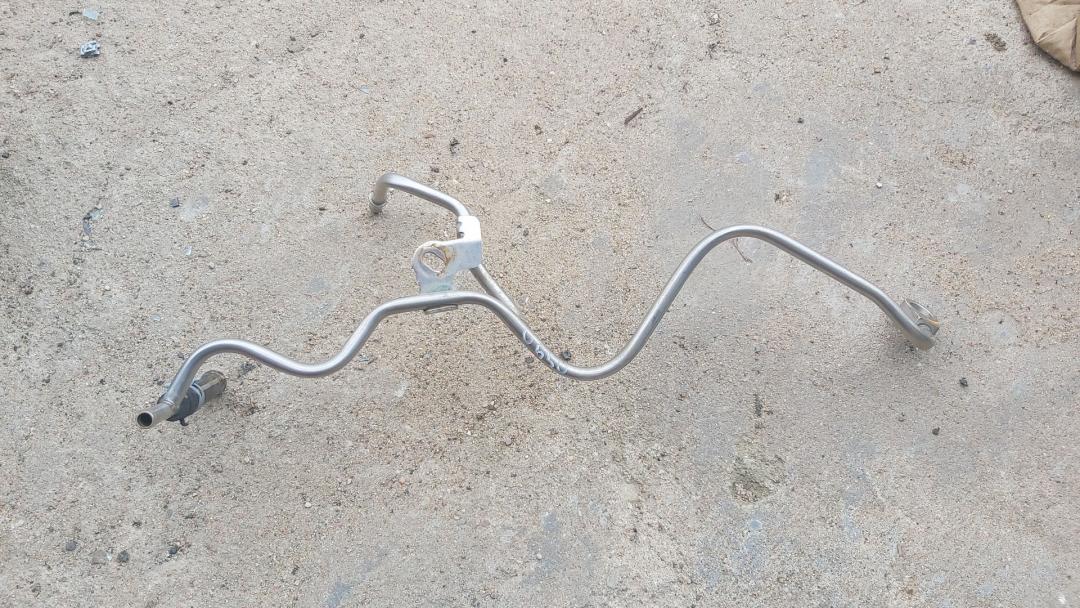 трубка охлаждающей жидкости Chevrolet Equinox 3 поколение 2018, 1.5 л., бензин, АКПП, красный, внедорожник 5 дв. - фото №1