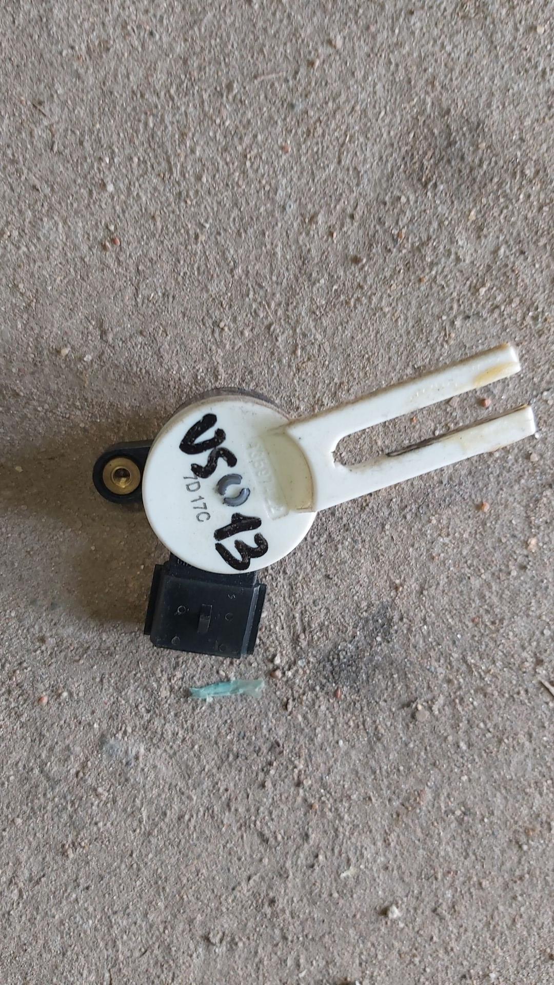 Датчик педали тормоза (лягушка) Buick Regal 6 поколение 2018, 2.0 л., бензин, лифтбэк, 13597422 - фото №1