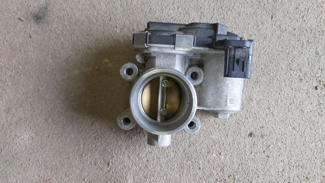 заслонка дроссельная Chevrolet Equinox 3 поколение 2018, 1.5 л., бензин, АКПП, красный, внедорожник 5 дв., 12671379AA - фото №1