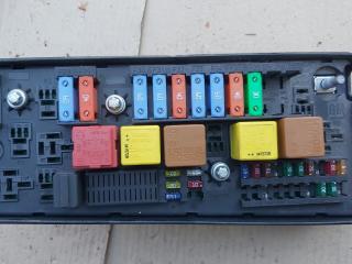 блок предохранителей Opel Vectra C 2004, 13170899