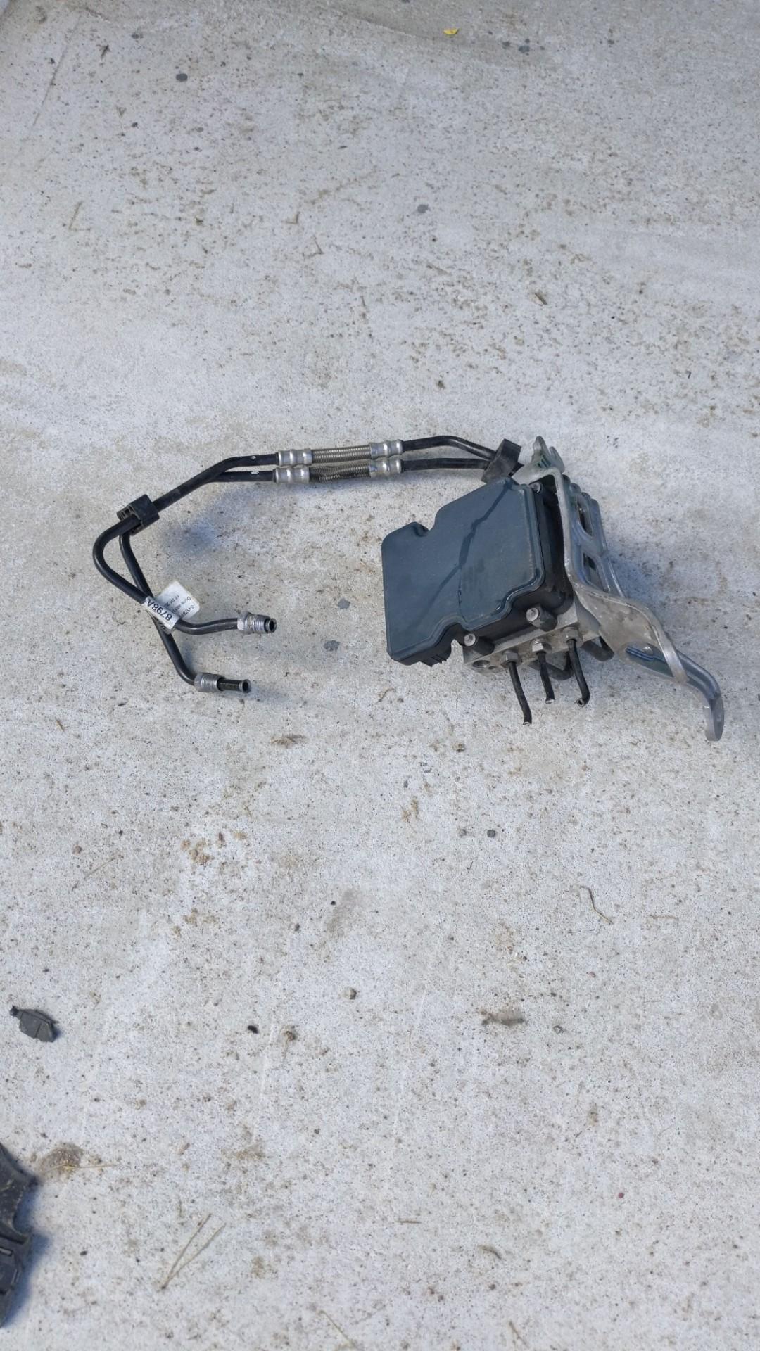 блок ABS Buick Regal 6 поколение 2018, 2.0 л., бензин, лифтбэк, 323666362, 84330137 - фото №1