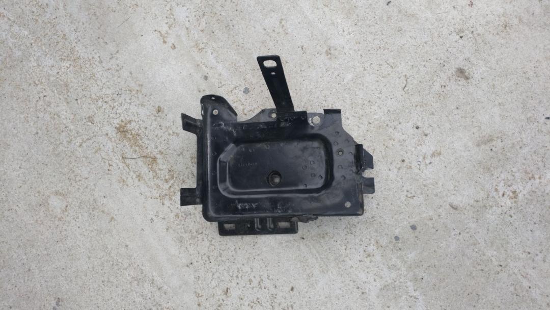 полка аккумулятора Chevrolet Equinox 3 поколение 2019, 1.5 л., бензин, белый, внедорожник 5 дв., 843203680 - фото №1