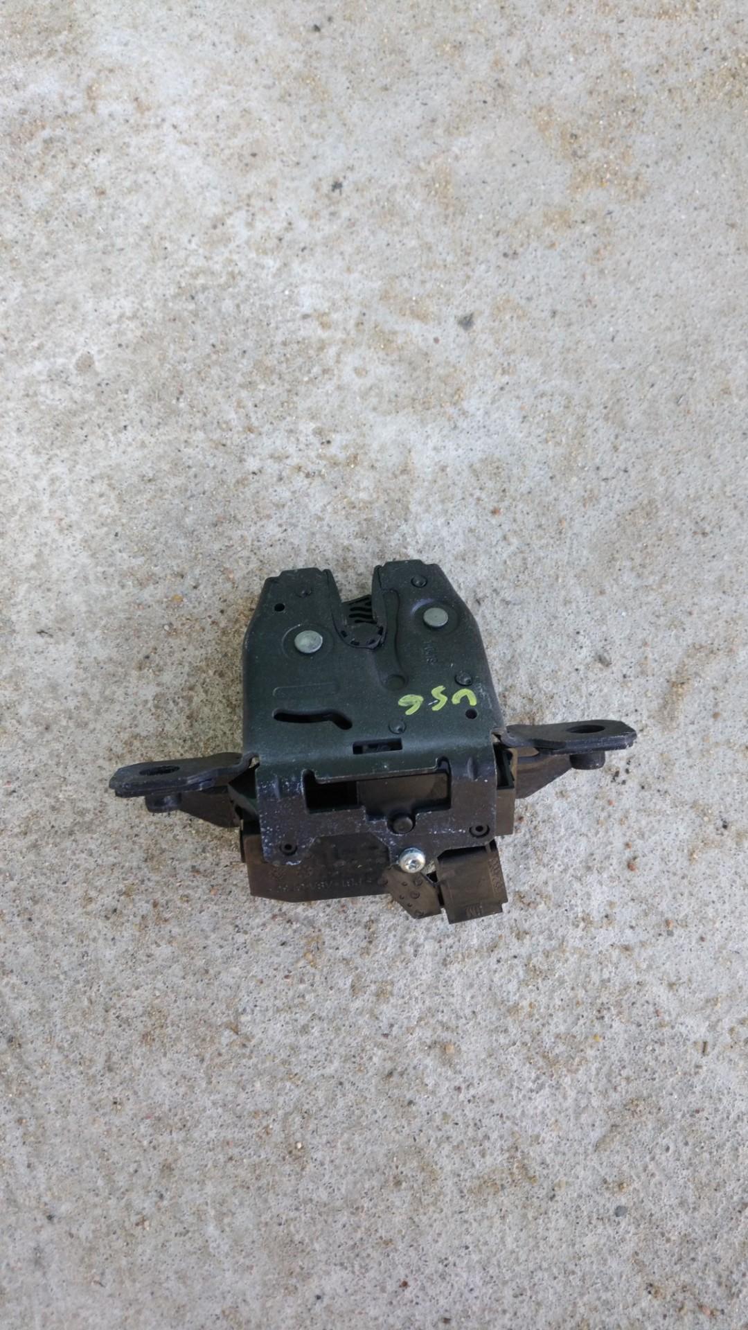 замок багажника Chevrolet Equinox 3 поколение 2019, 1.5 л., бензин, белый, внедорожник 5 дв., 13524683 - фото №1