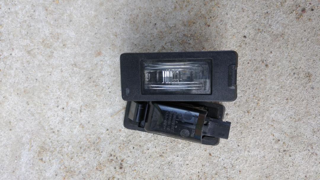 подсветка номера Chevrolet Equinox 3 поколение 2019, 1.5 л., бензин, белый, внедорожник 5 дв., 13590043 - фото №1