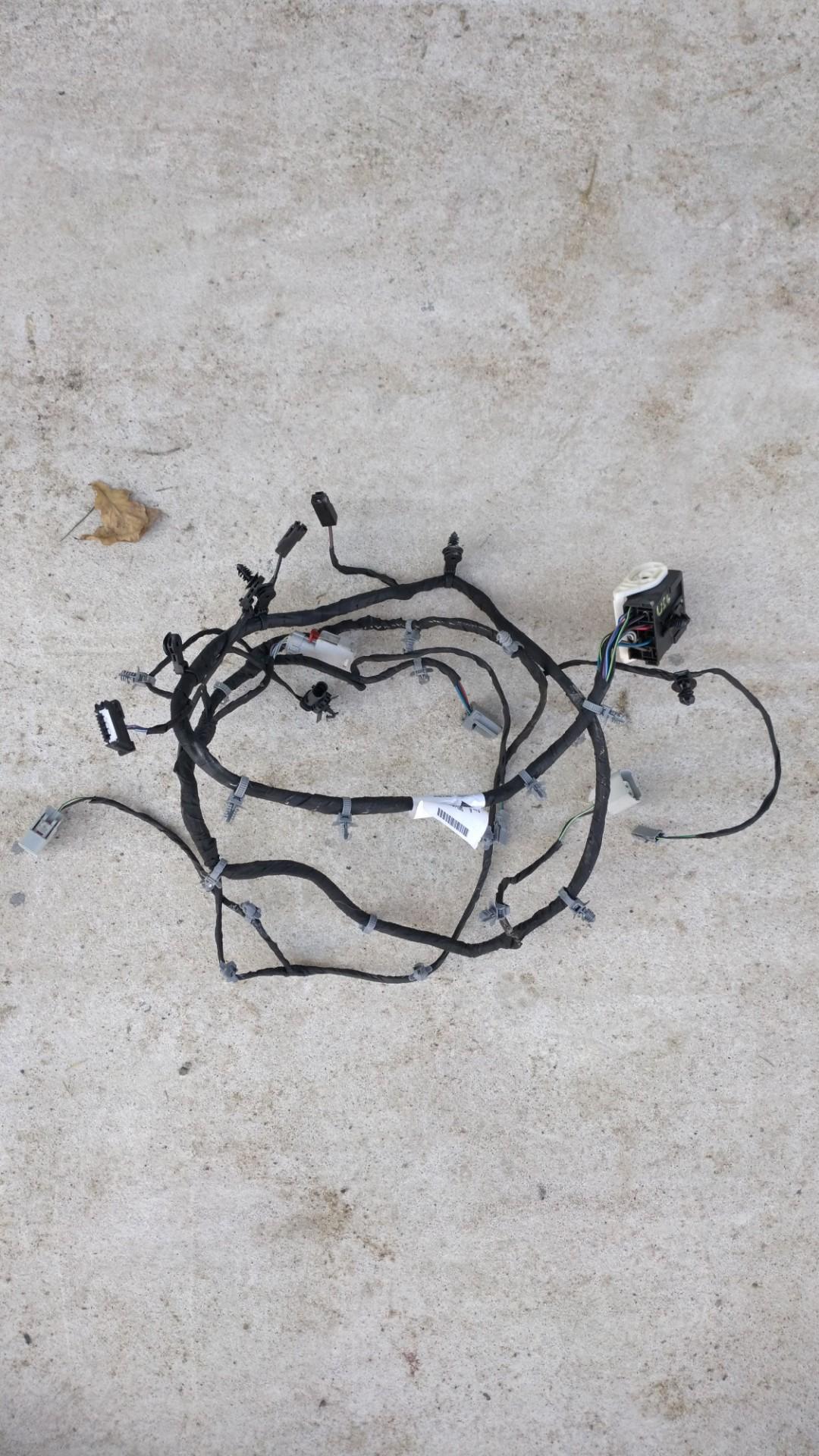 Проводка крышки багажника Chevrolet Equinox 3 поколение 2019, 1.5 л., бензин, белый, внедорожник 5 дв., 84542877 - фото №1