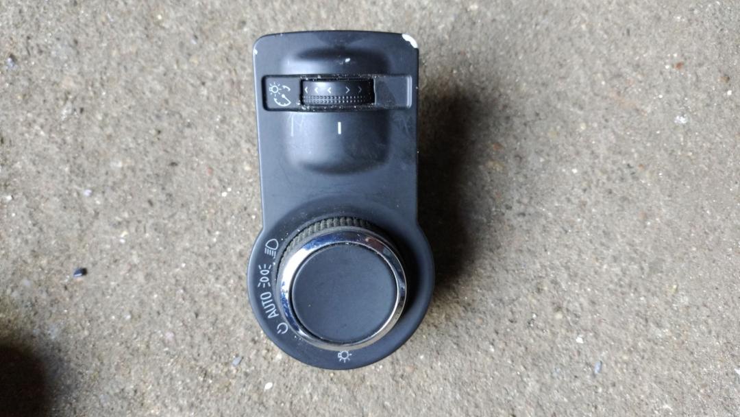 переключатель света Chevrolet Cruze 1 поколение 2012, 94725717 - фото №1