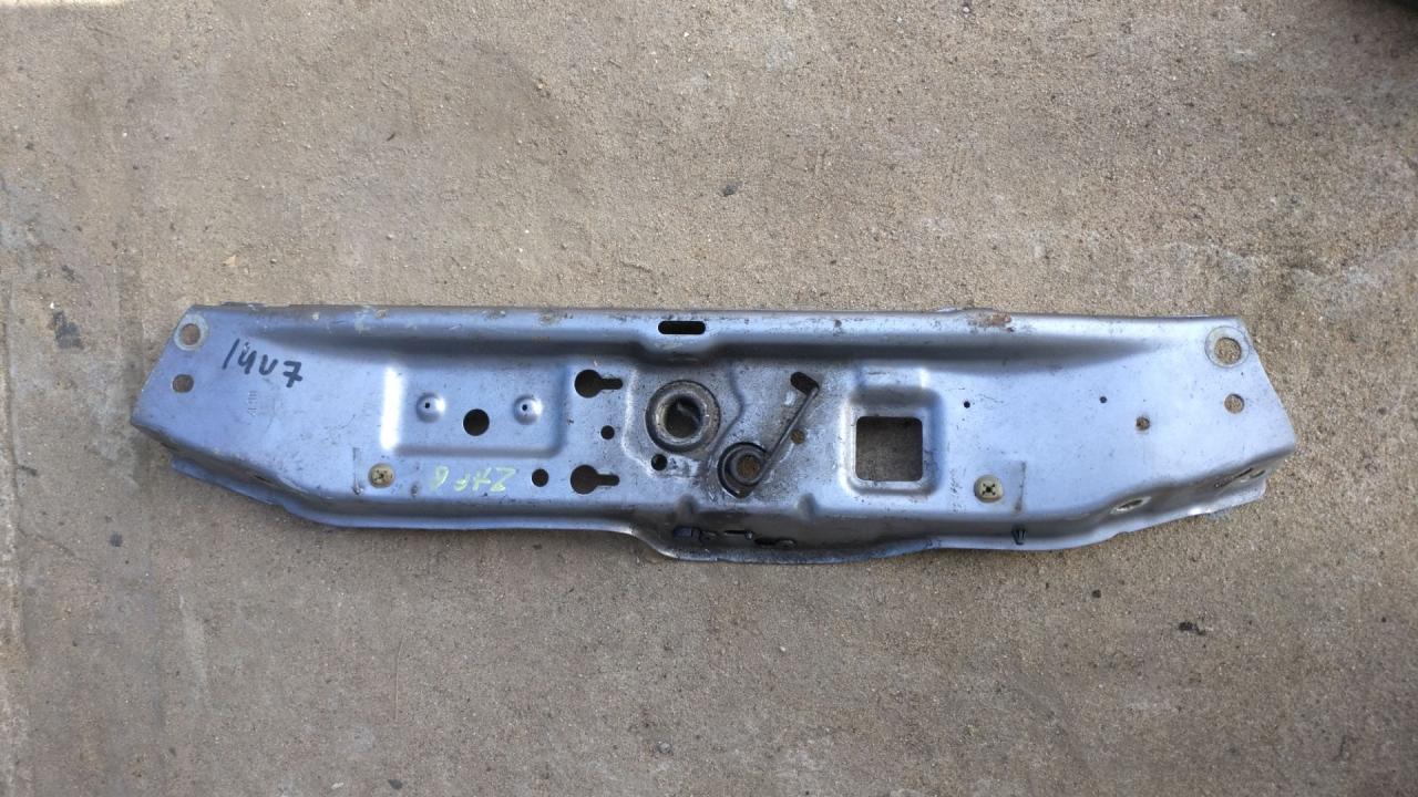 передняя панель крепления облицовки (телевизор) Opel Zafira 2 поколение (B) 2007 - фото №1