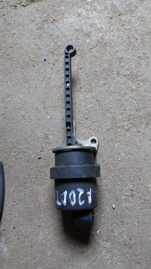 клапан вакуумного управления Opel Insignia 1 поколение (A) 2012, 4018992E - фото №1