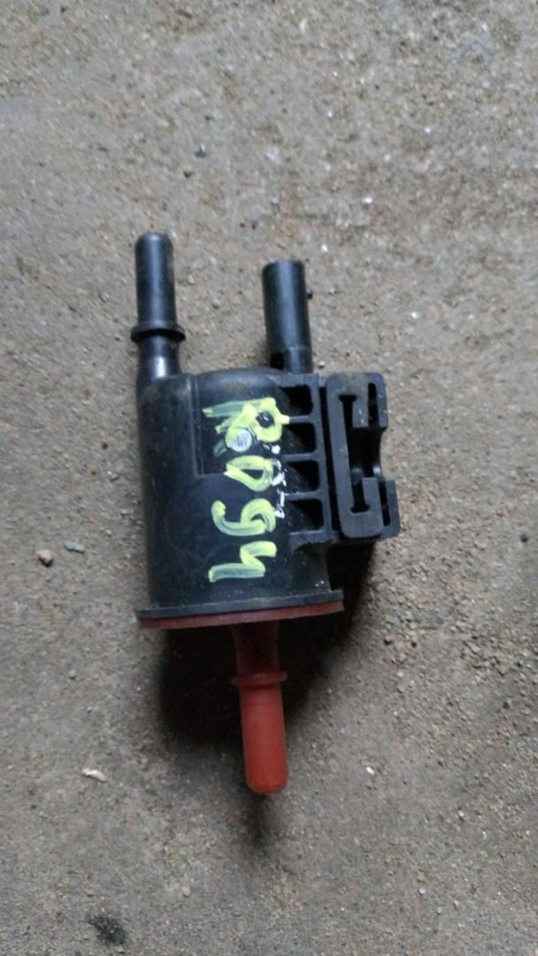 клапан вентиляции топливного бака Chevrolet Malibu 9 поколение 2017, 1.5 л., LFV, бензин, АКПП, седан, 12632174 - фото №1