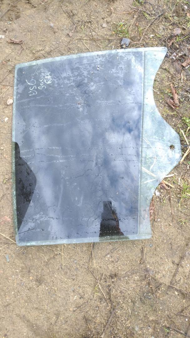 стекло двери задней правой Chevrolet Equinox 3 поколение 2019, 1.5 л., бензин, внедорожник 5 дв. - фото №1