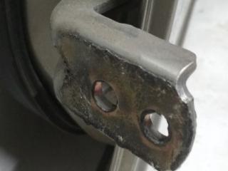 петля двери Nissan X-Trail T30 2004
