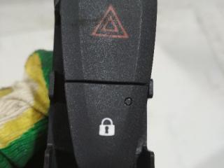 кнопка аварийной сигнализации Renault Scenic 3 поколение 2012, E3160101