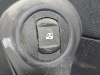 кнопка стеклоподъемника двери Renault Clio 3 поколение 2007, хетчбэк 5 дв.