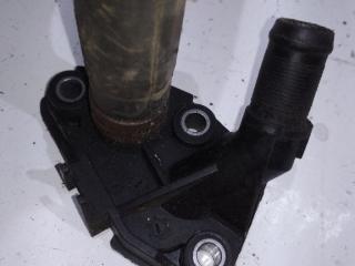 фланец (тройник) системы охлаждения Renault Kangoo 2 поколение 2008, 8200337841