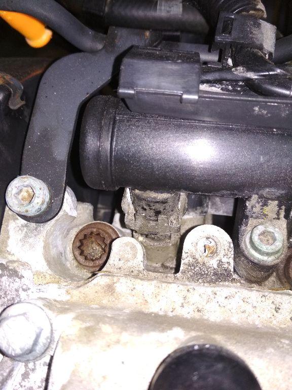 форсунка Volkswagen Fox 2 поколение 5Z 2005, 1.4 л., бензин, МКПП - фото №1