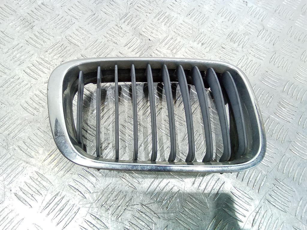 решетка радиатора BMW 3 серия E46 2002, 61697910, 8195056 - фото №1
